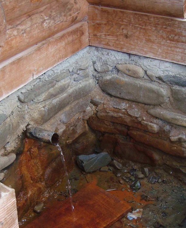 Буркут источник минеральной воды.jpg
